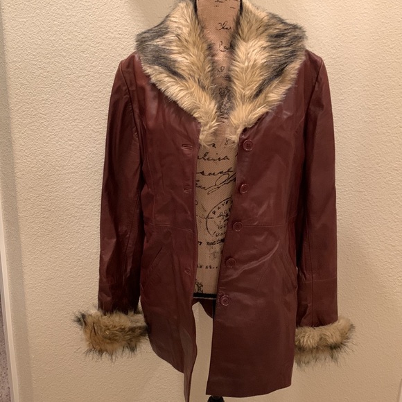 Women's Wilson Long Leather Fur Coat - Picture 11 of 13